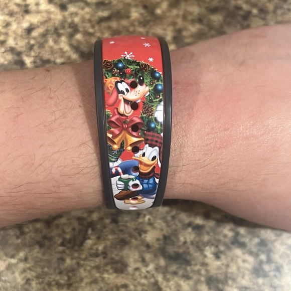 🎄🐭🏰 2016 Limited Release Disney Christmas Original MagicBand - Picture 2 of 5